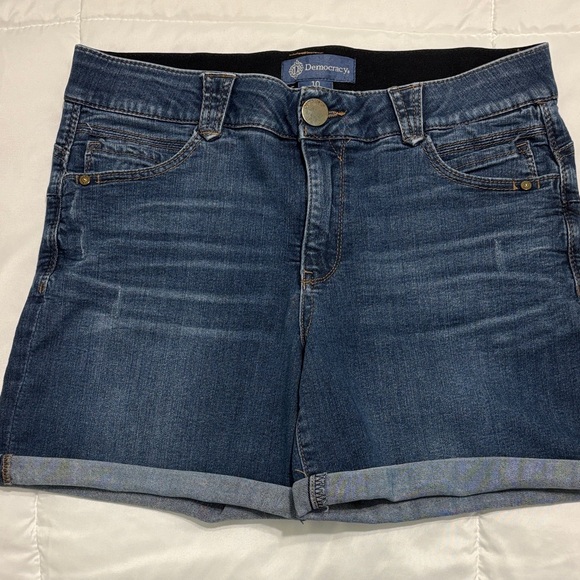 Democracy Women's Indigo Jean Shorts - Picture 2 of 8